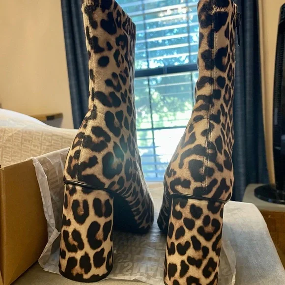 Steve Madden animal print toe boot. 9M. NWB. - Picture 2 of 9